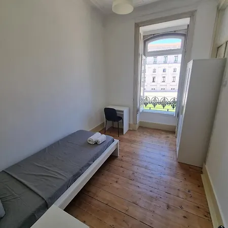 Minimalist 9bed Oasis Parliament