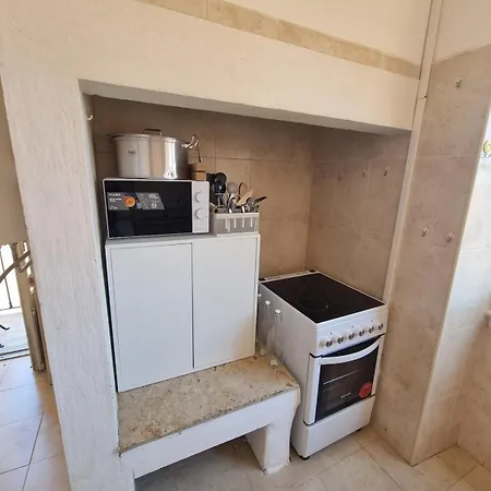 Minimalist 9bed Oasis Parliament