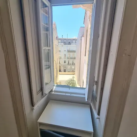 Minimalist 9bed Oasis Parliament