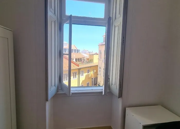 Апартаменты Minimalist 9bed Oasis Parliament Лиссабон